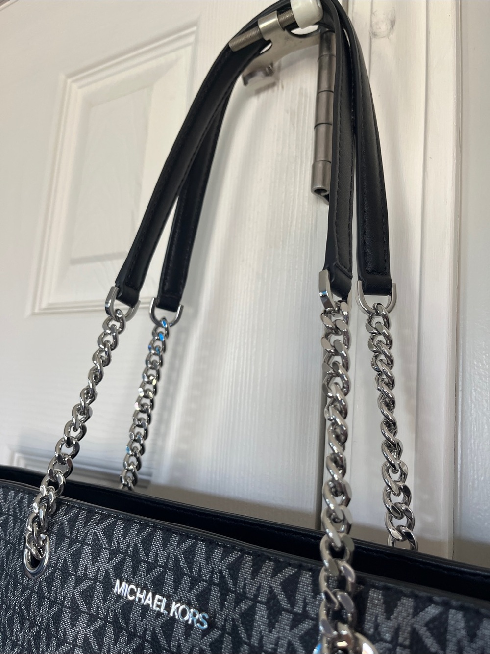 Michael Kors Black/Gray Signature Logo Tote with Chain-Strap excellent condition - Picture 4 of 16